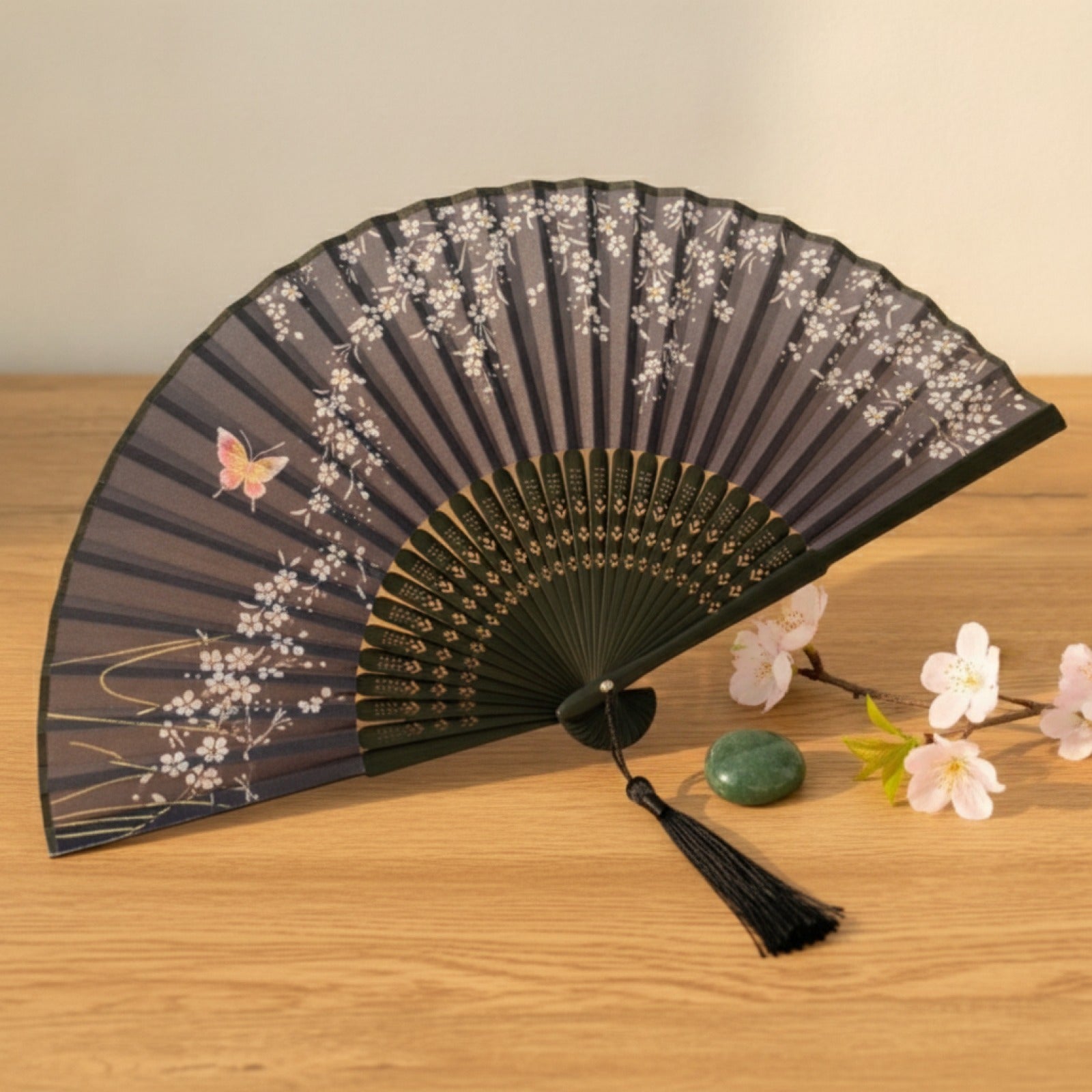 Éventail Pliant Style Rétro Japonais pour Femme - Décoration & Cadeau Artisanal